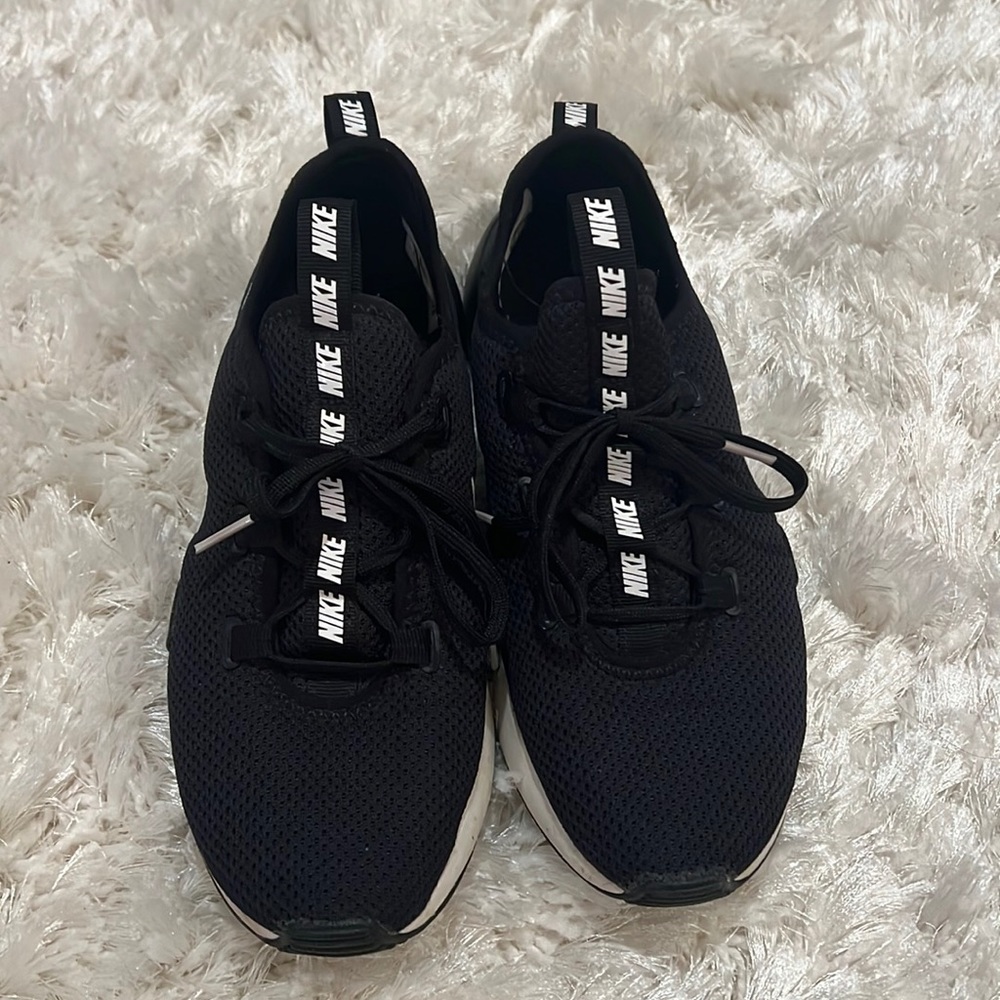 Black Nike sneakers size 8